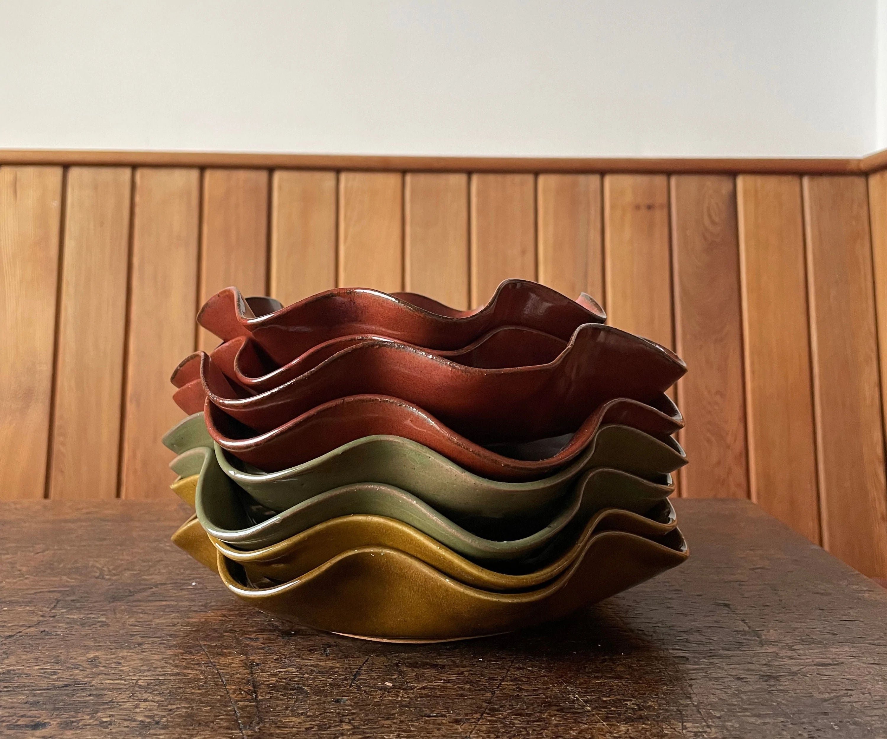 Wavey Plate - Brick Red