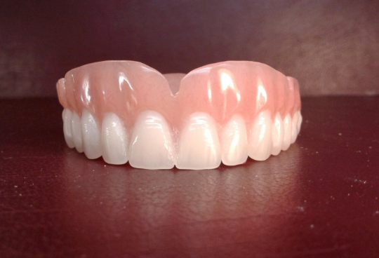 Upper acrylic denture, medium, false teeth – Russell Klein Dentures