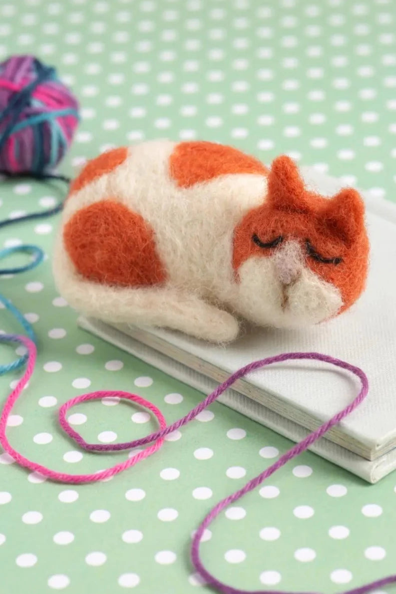 CAT BROOCH FELTING KIT