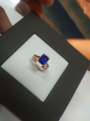 Sapphire proposal ring in 18k rose gold