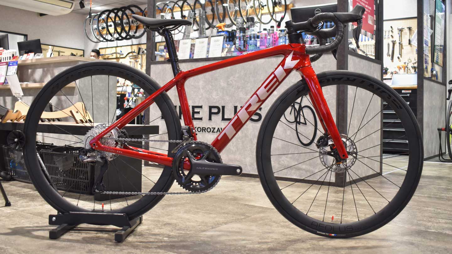 TREK EMONDA SLR 7 プロジェクトワン ローズゴールドで優しい印象に