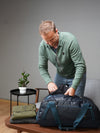 Reisetasche 60L blau Duffle Bag RIGEL Action Shot NORDKAMM