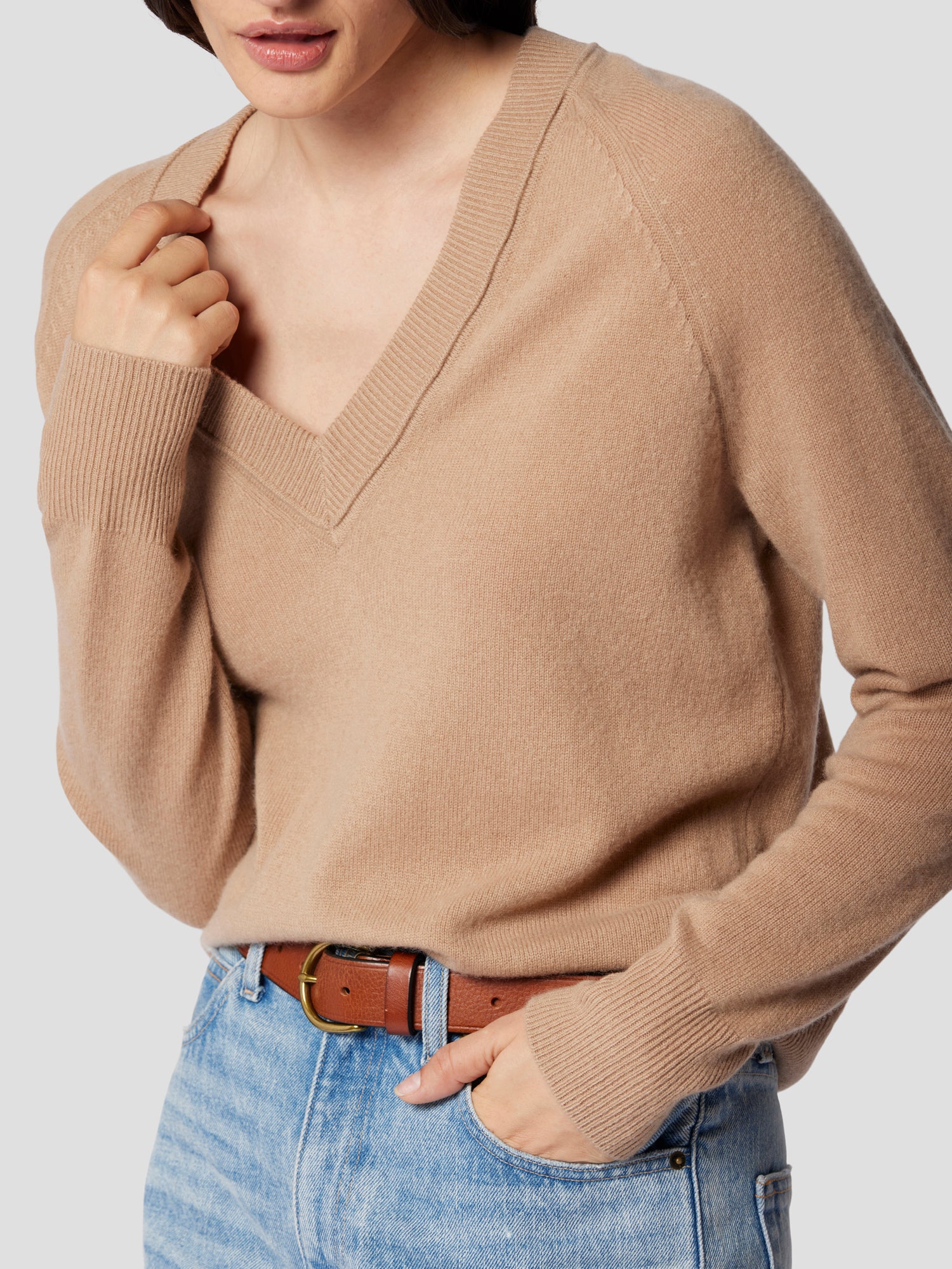 Camel Women's Madalene V-Neck Cashmere Sweater Camel – Equipment
