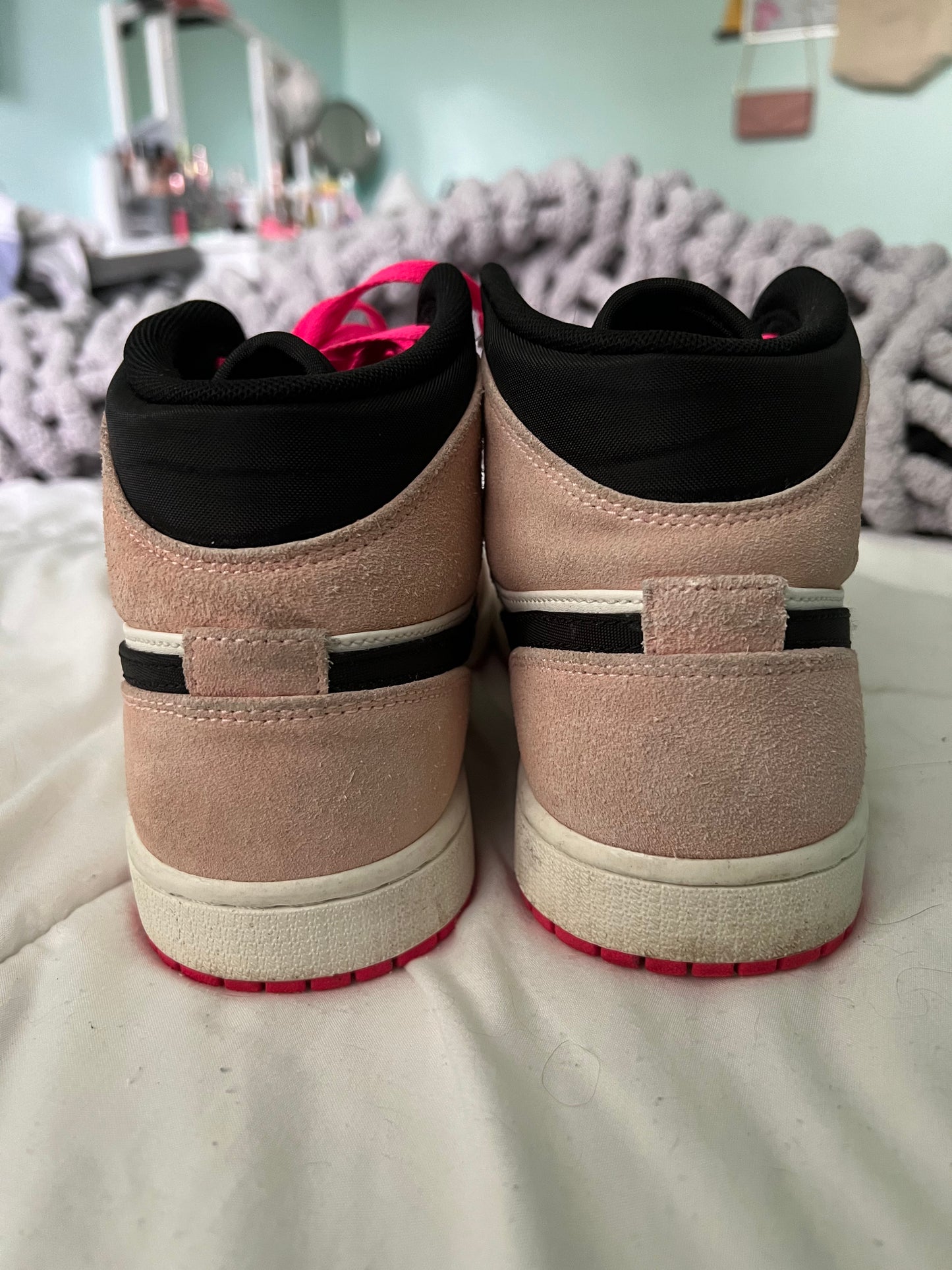 Jordan 1 Mid Crimson Tint (Preowned)