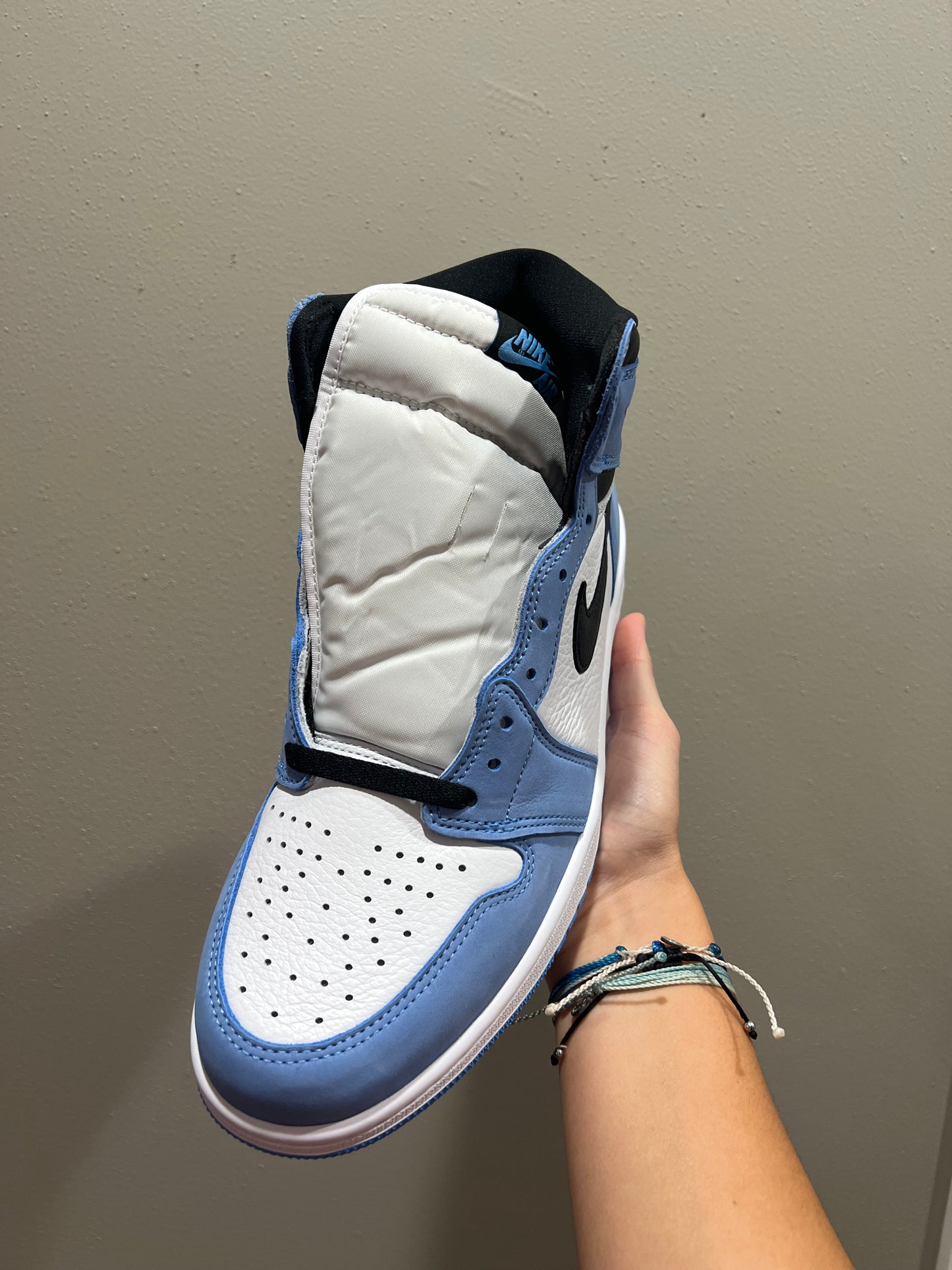 Jordan 1 Retro High White University Blue Black