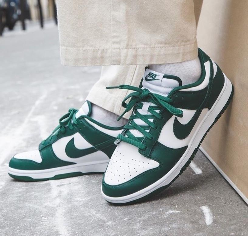 nike varsity green dunks