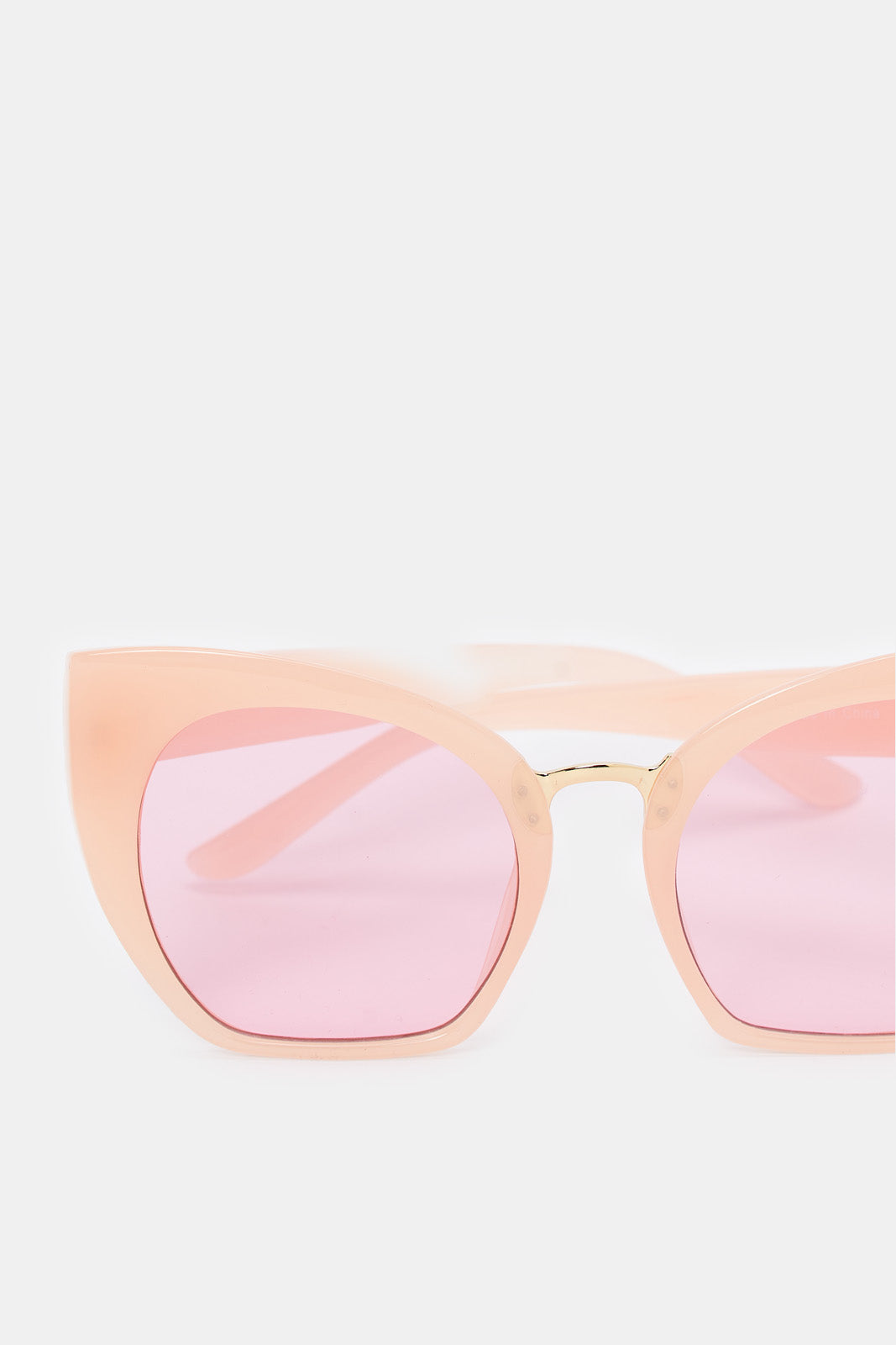 

نظارات شمسية كات آي باللون الوردي للنساء