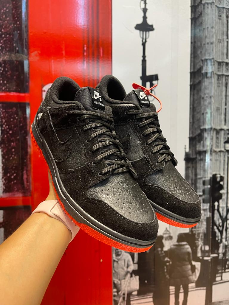 black and red nike sb dunks