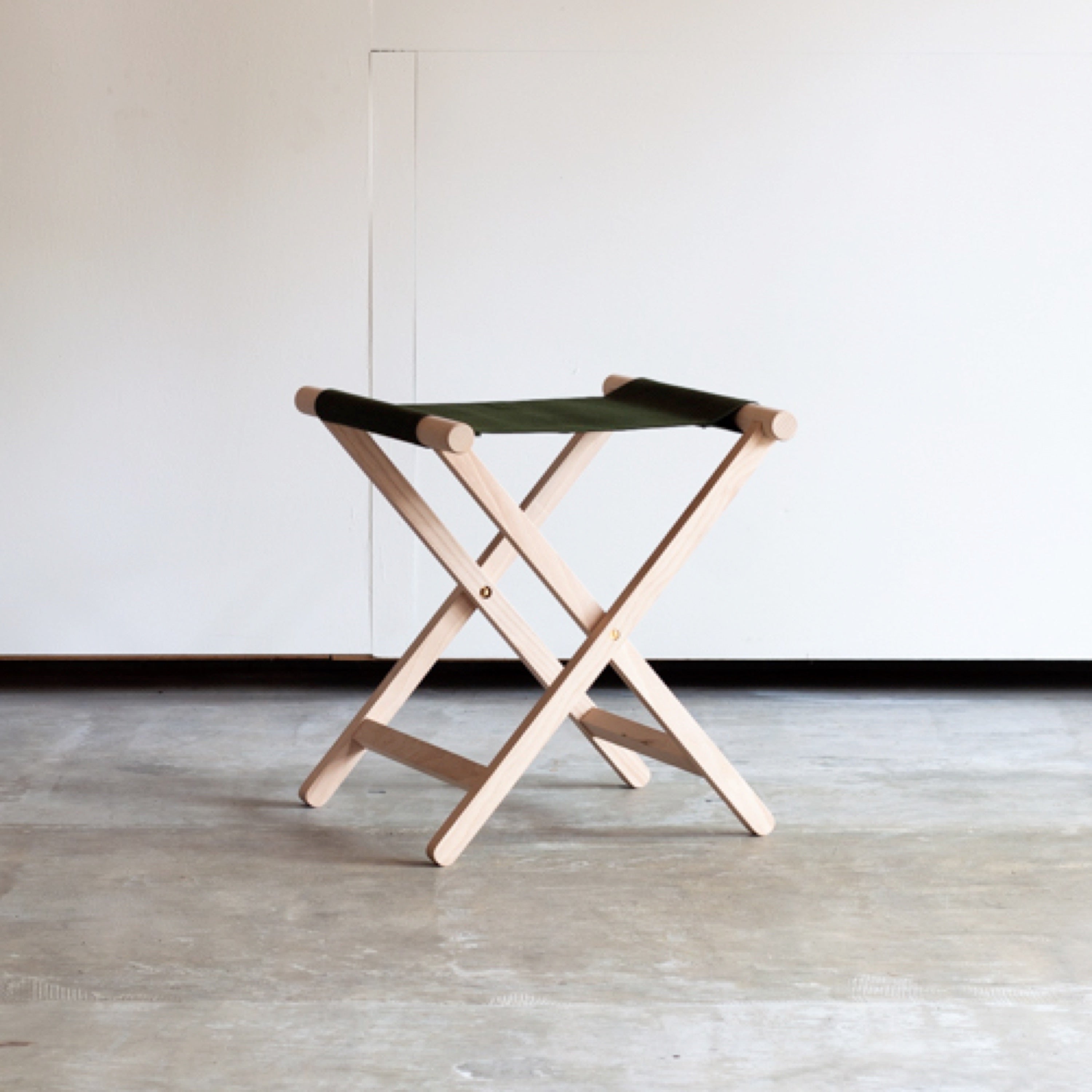 杉工場 折りたたみ椅子 オリーブ ナラ無垢材 家具インテリア通販