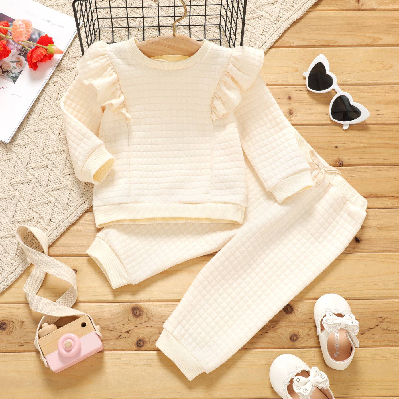 PatPat - 2pcs Baby Girl Solid Textured Pullover and Trousers Set