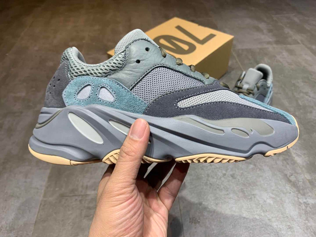 adidas YEEZY Yeezy Boost 700 –