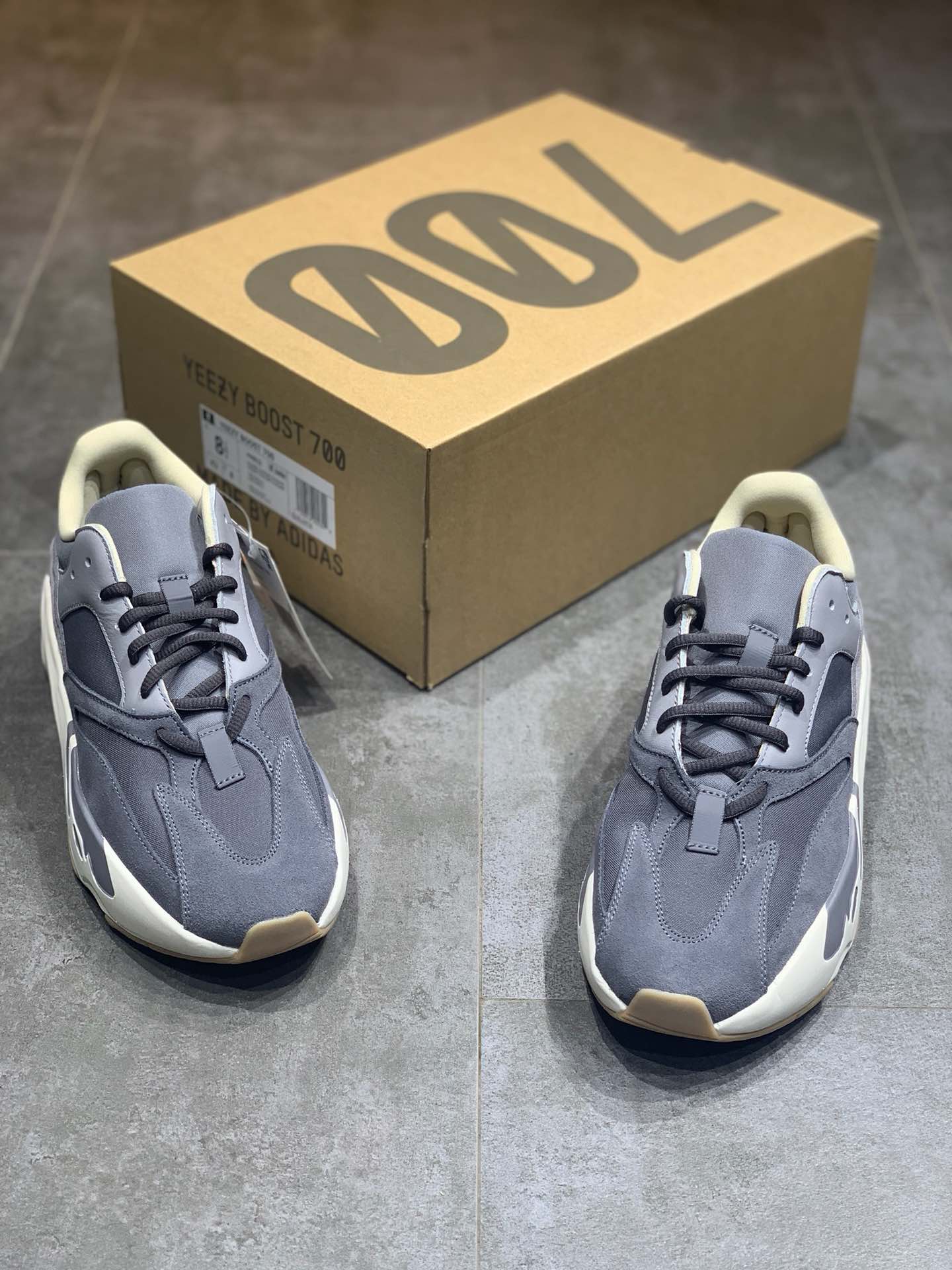 adidas YEEZY Yeezy Boost 700 –