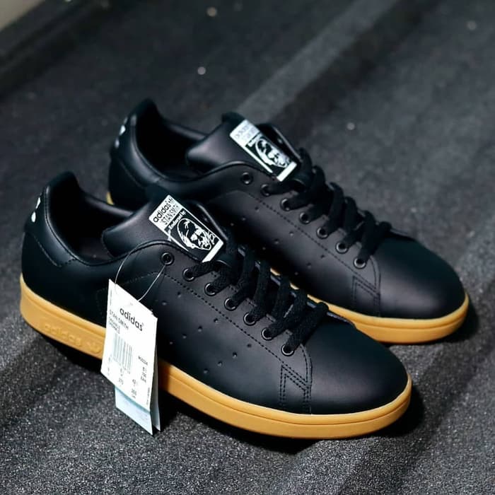 Adidas Stan Smith Black Gum (BNWB) – 3FSNKR