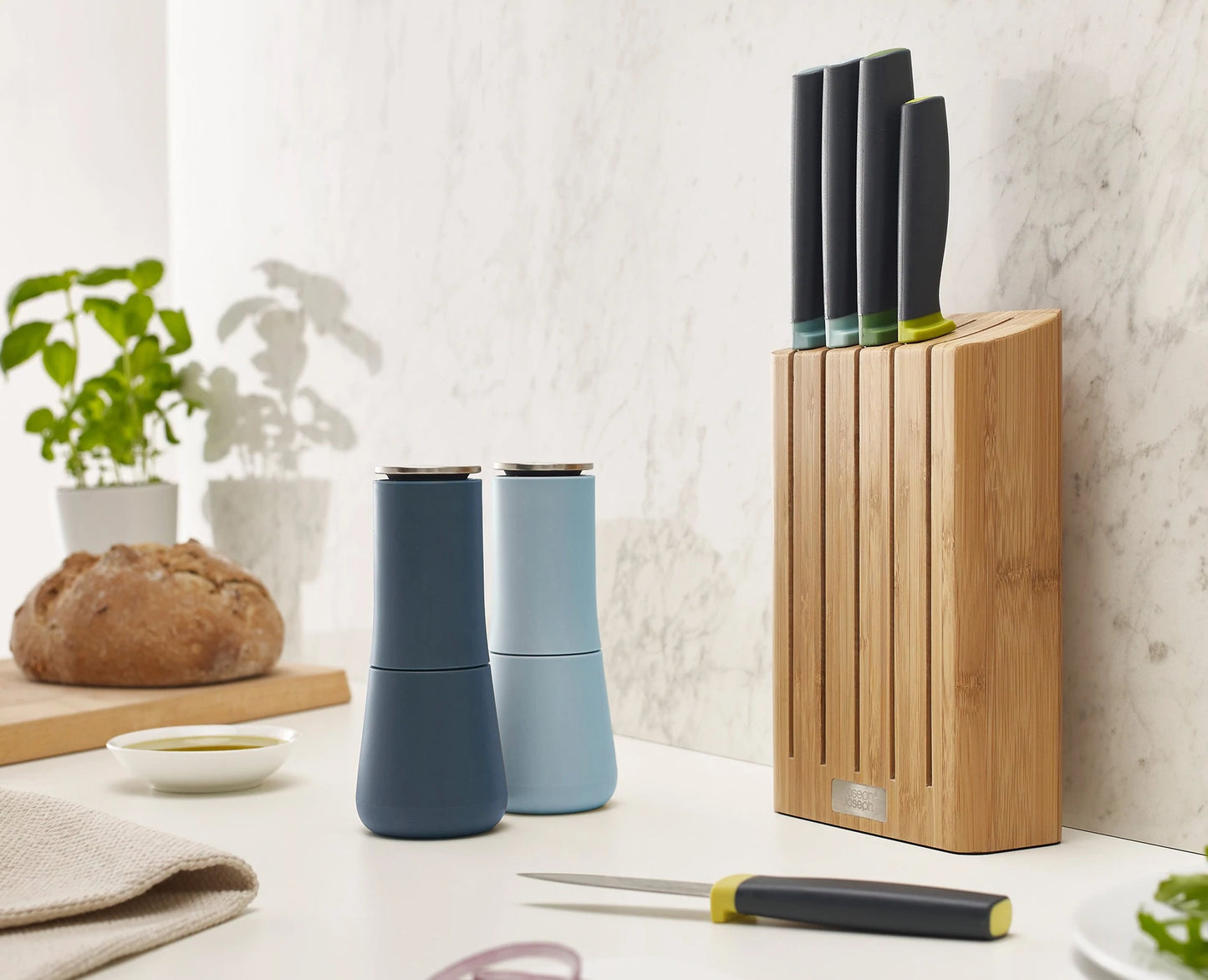 Milltop ™ Salt & Pepper Mills - Editions- جوزيف جوزيف