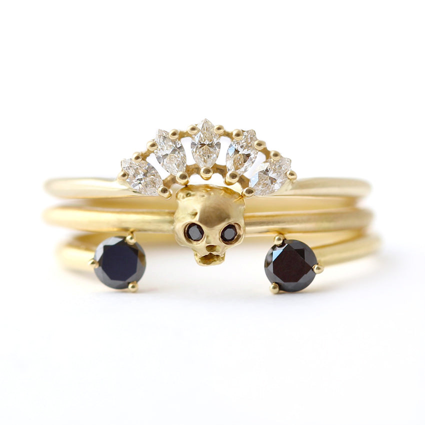 Frontal View Of Cat Skull Wedding Set
