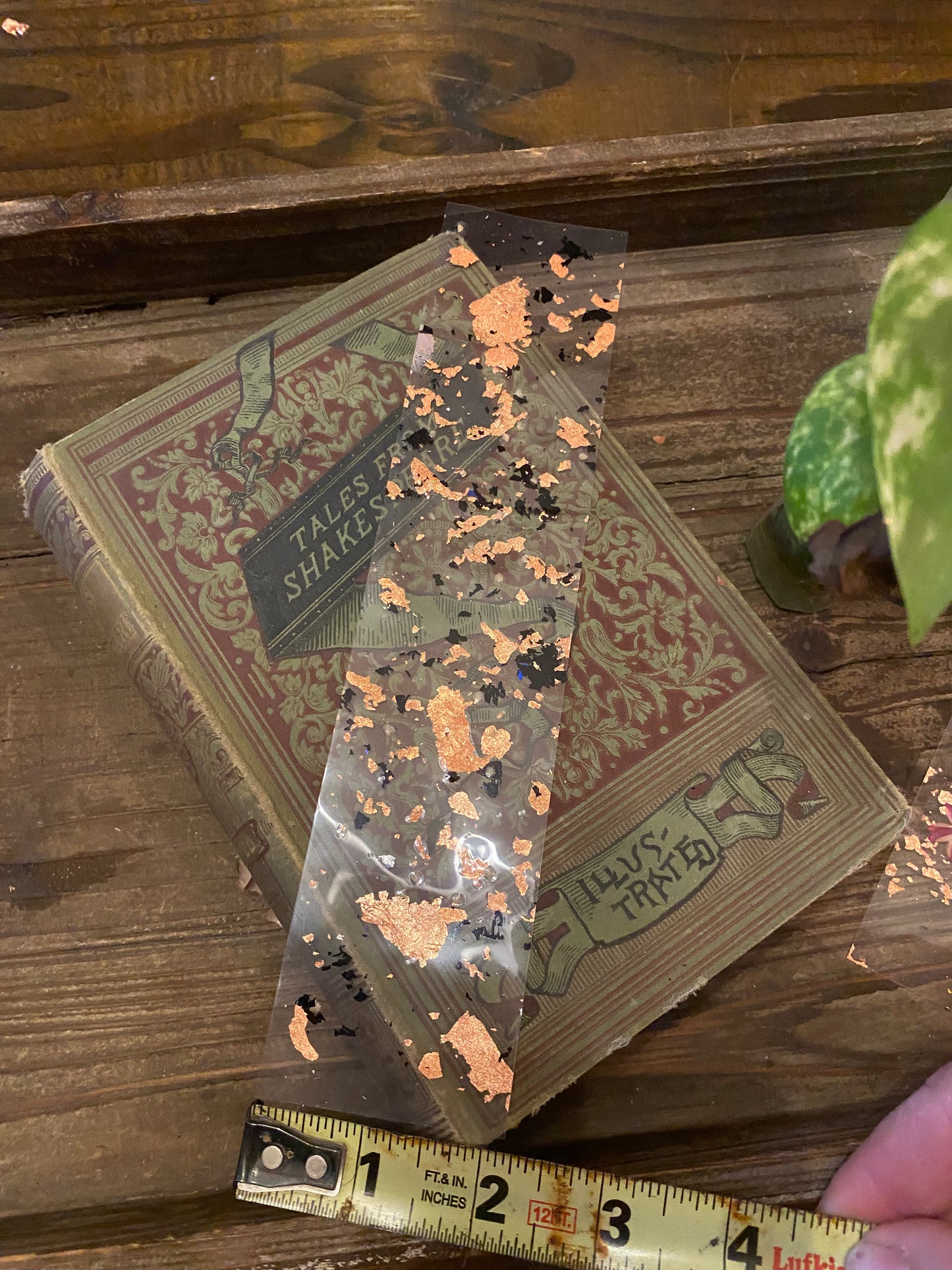 Bookmarks - Magical homemade bookmarks with dried flowers and foil glitter - Gift Idea