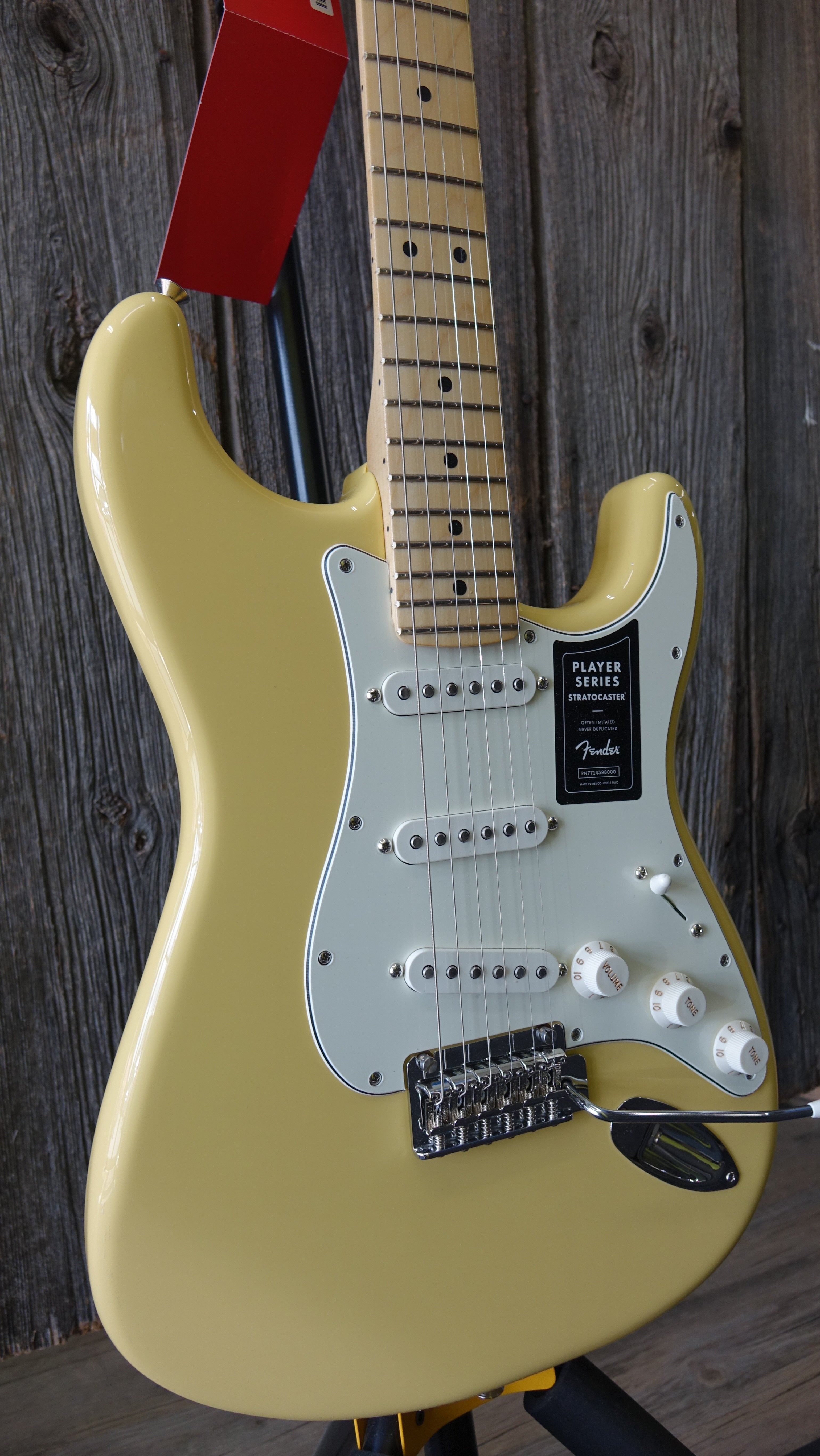 Fender Player Stratocaster®, Maple Fingerboard, Buttercream 0144502534