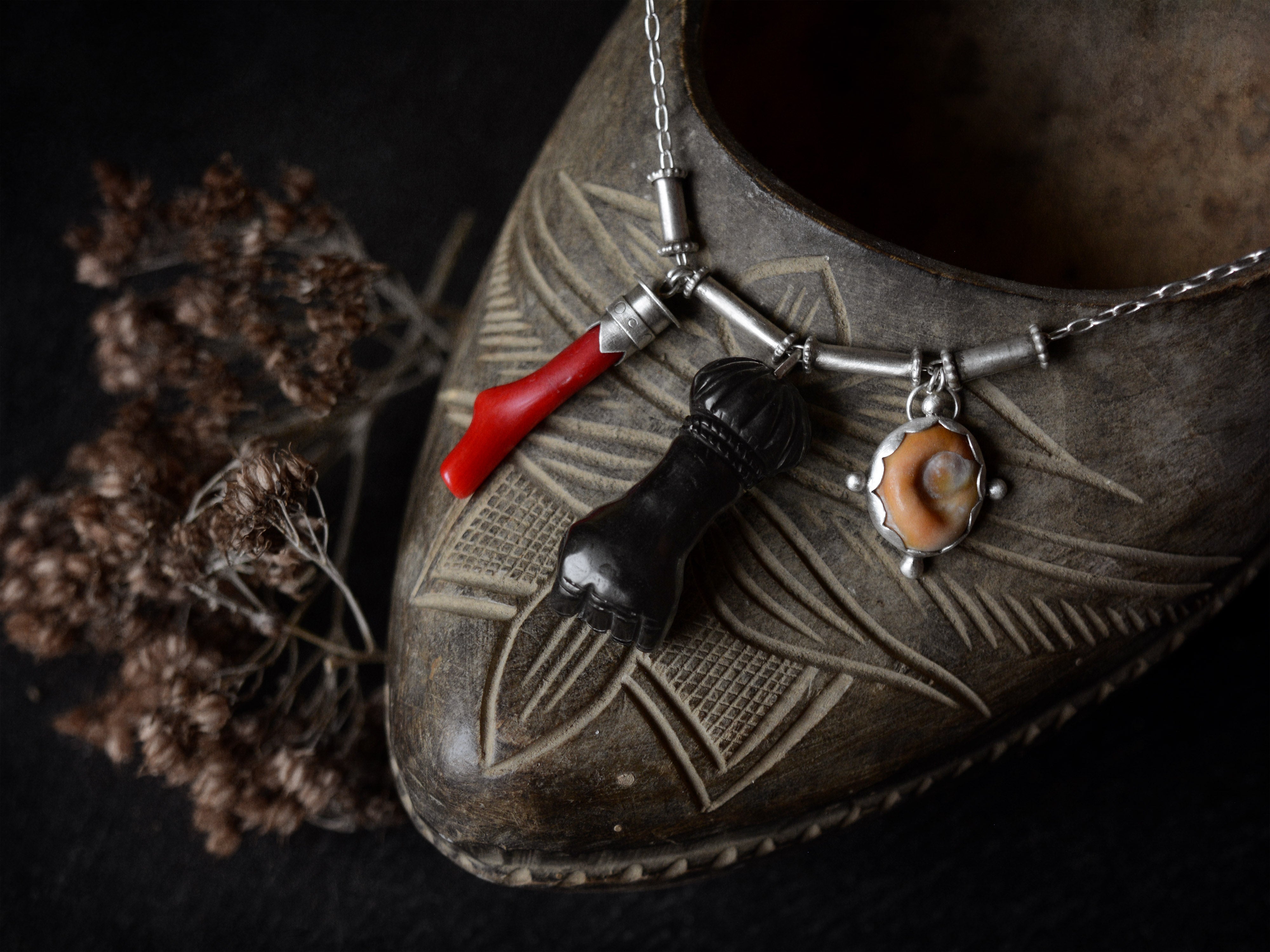 Árbol de tochi concepto escaramuza Traditional amulets ~ Amuletos tradicionales – Neirahda