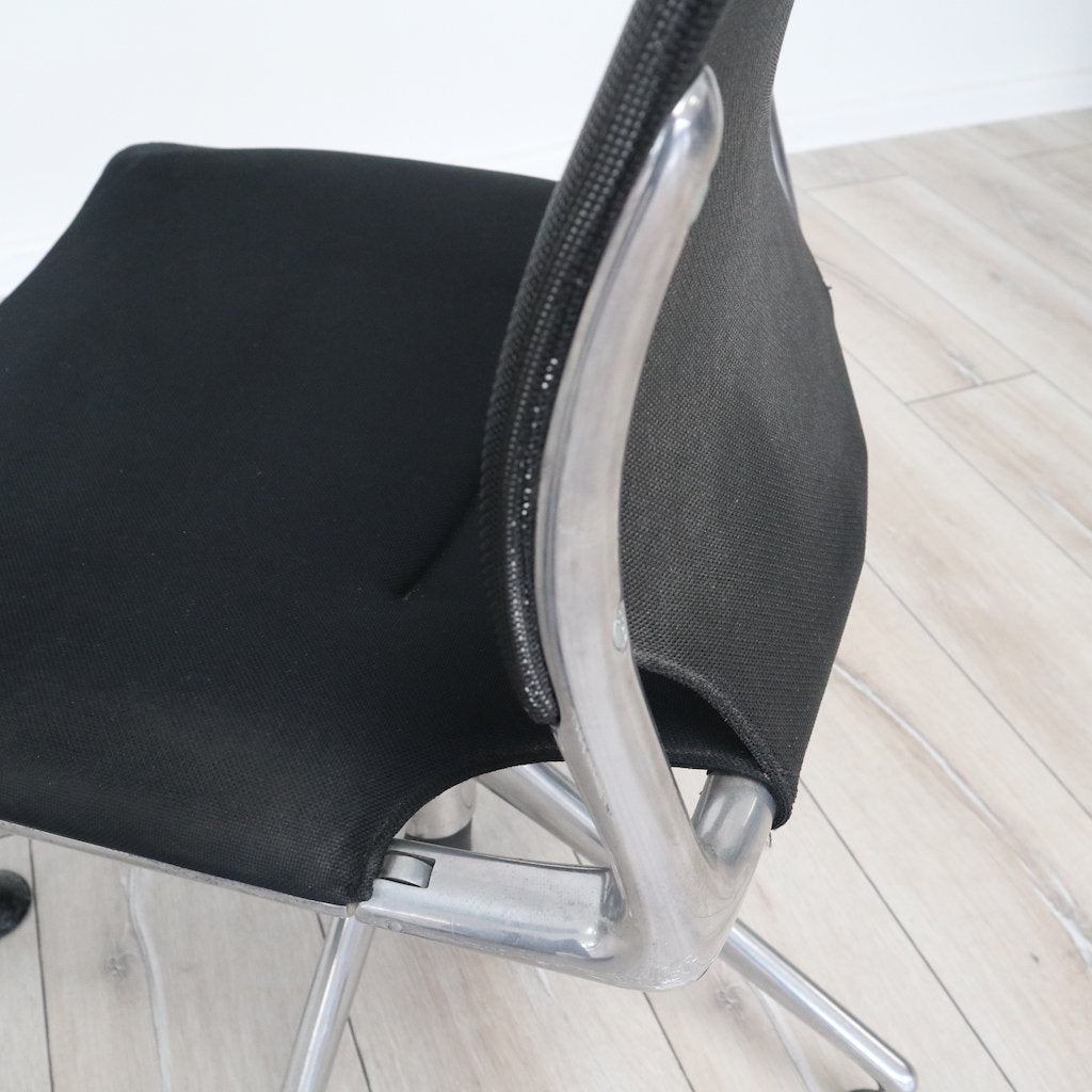 Vitra Meda Stuhl