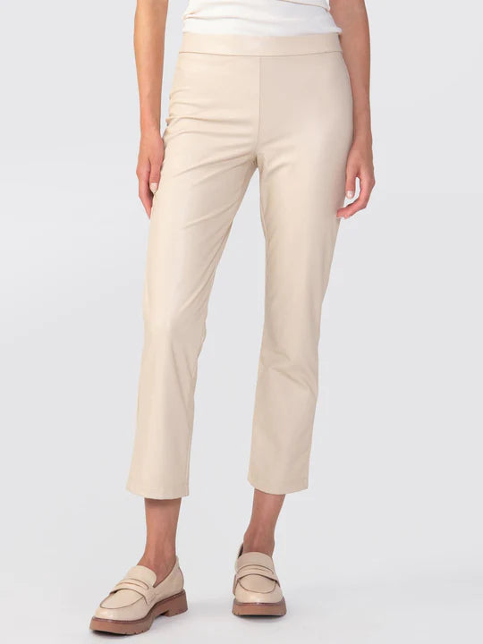 Carnaby Kick Crop in Oatmilk