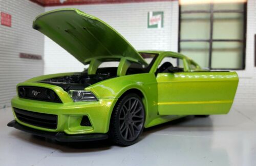 2014 ford mustang diecast model