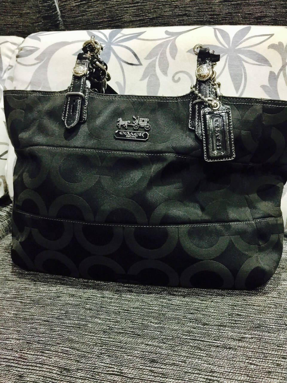 black coach bag with chain strap