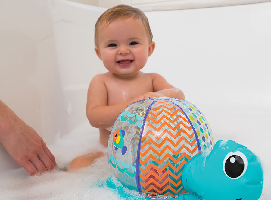 sponge bath newborn with umbilical cord