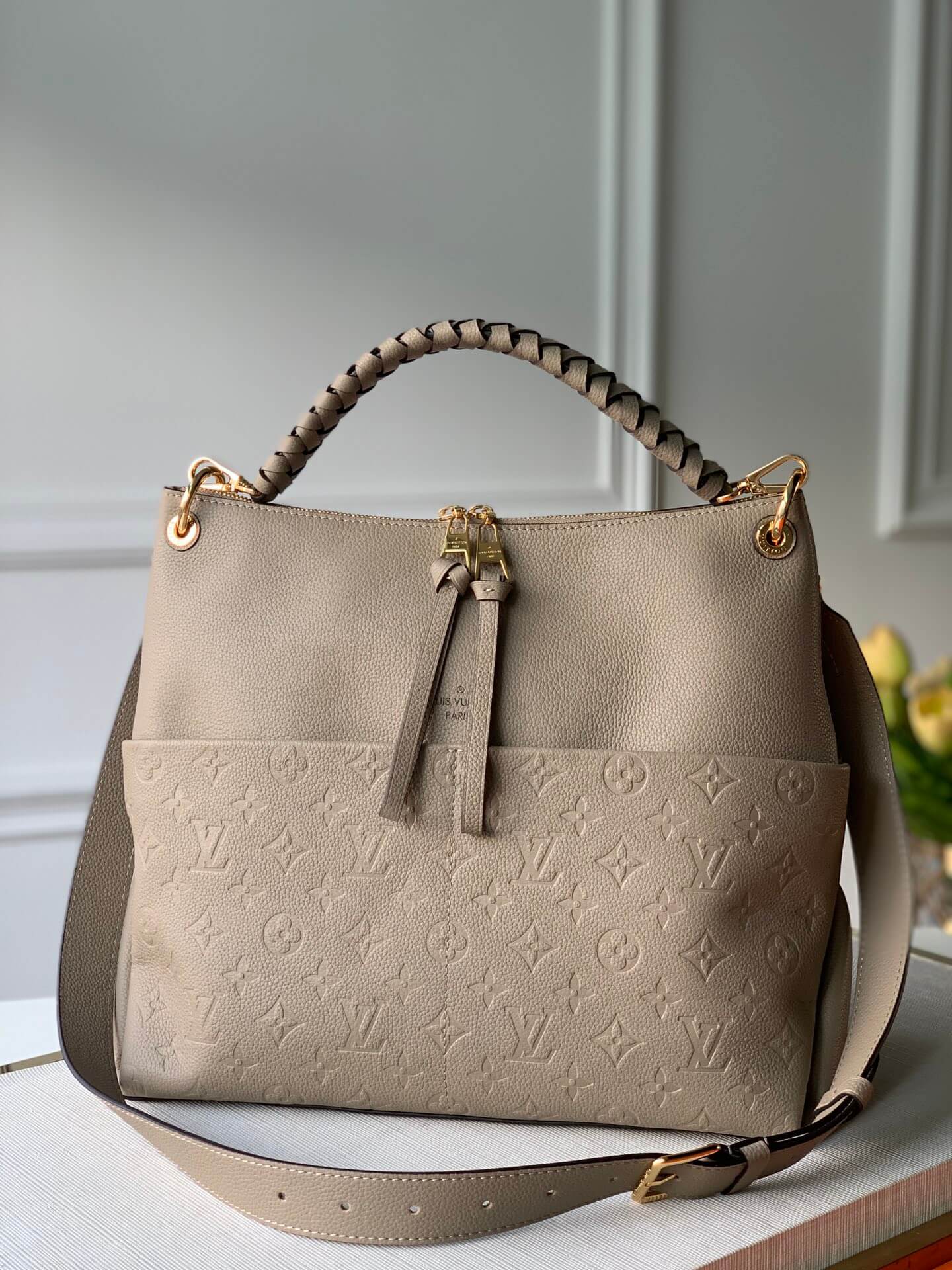 Unboxing Louis Vuitton Maida Hobo 