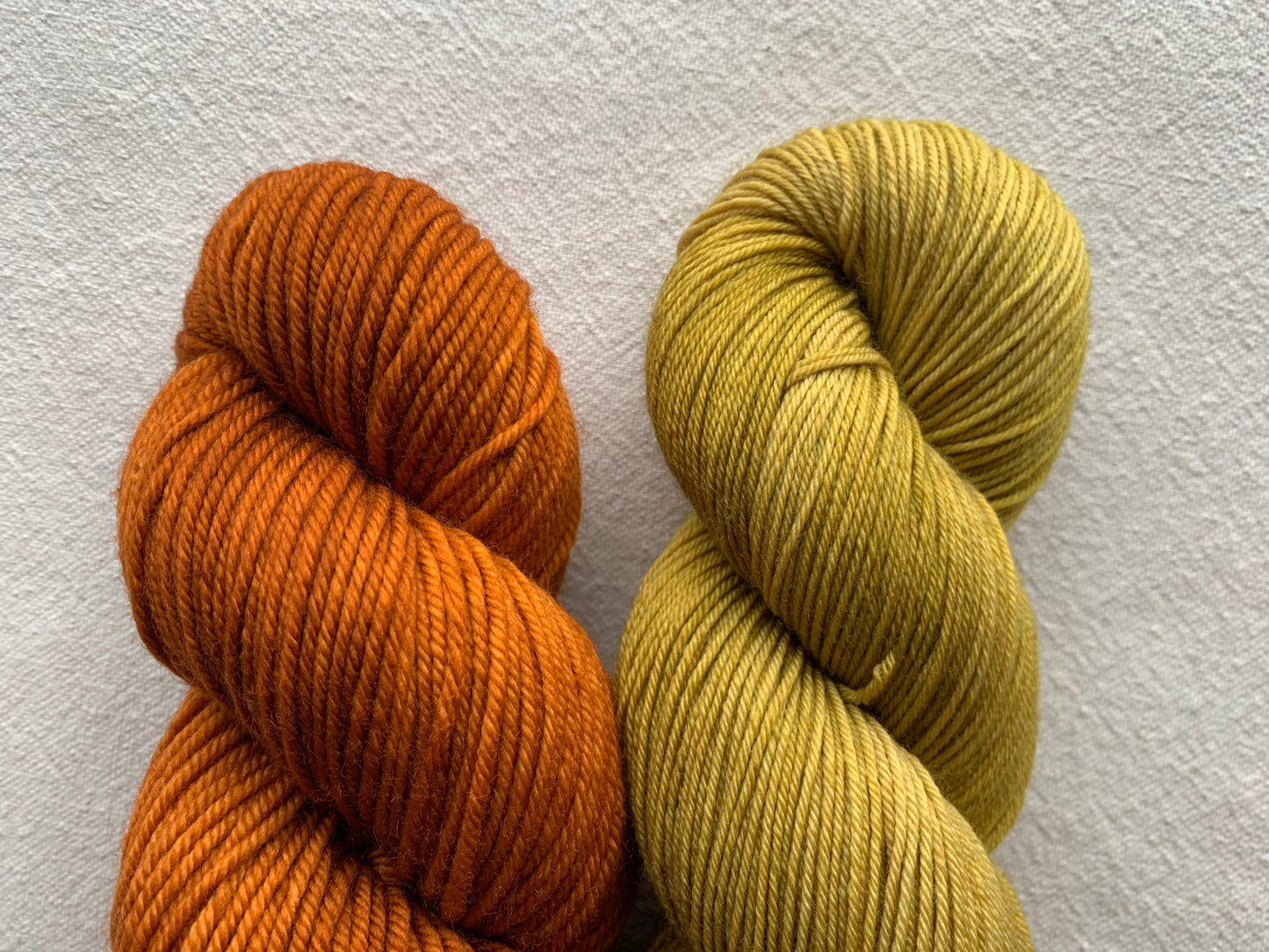 Skein set for “Bombus Occidentals” pattern - watercolors in gold rush; merino dk in copper pipe