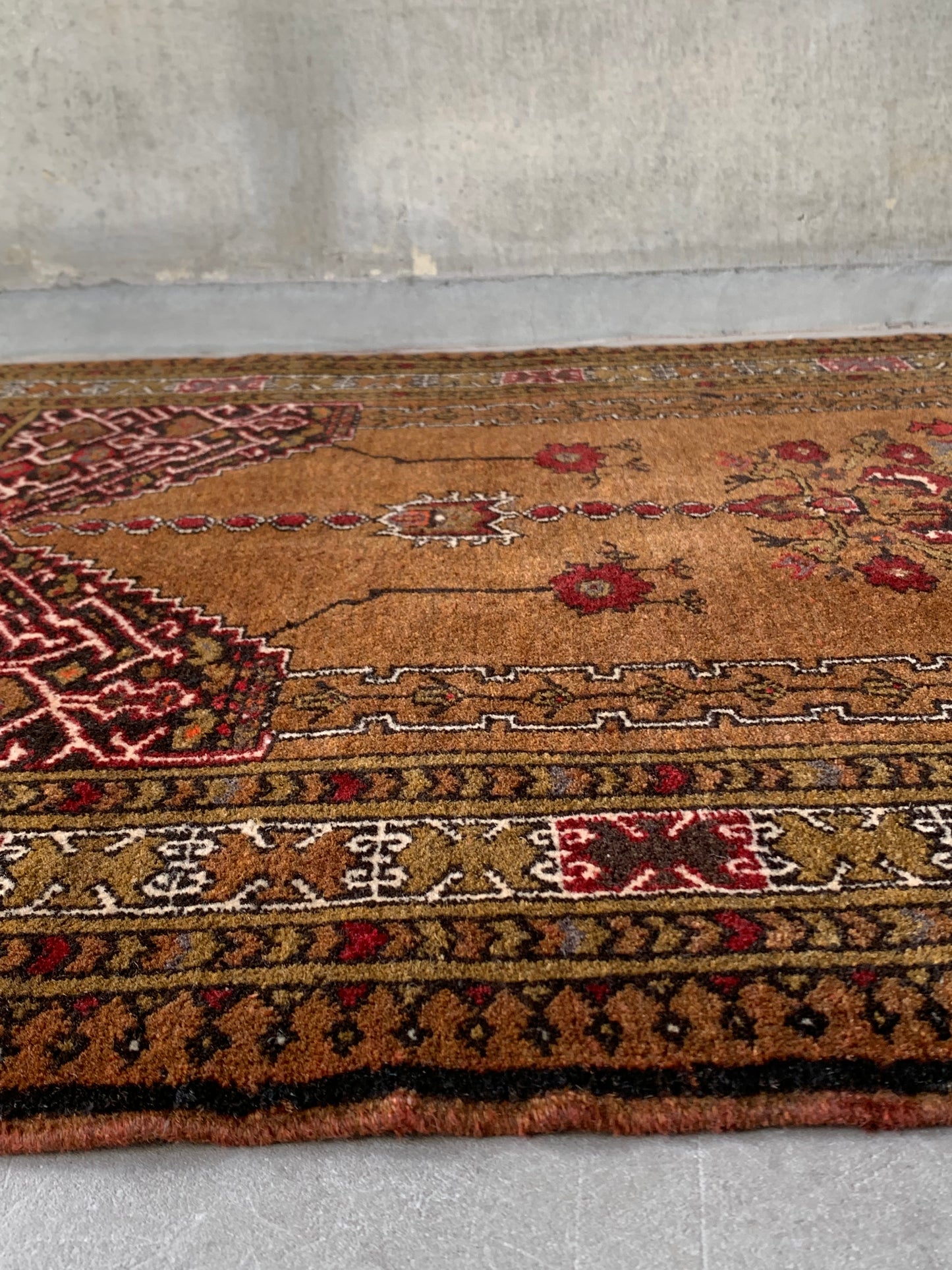 Afghanistan Torkaman 1980 112×81cm