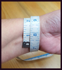 how to measure your wrist photo