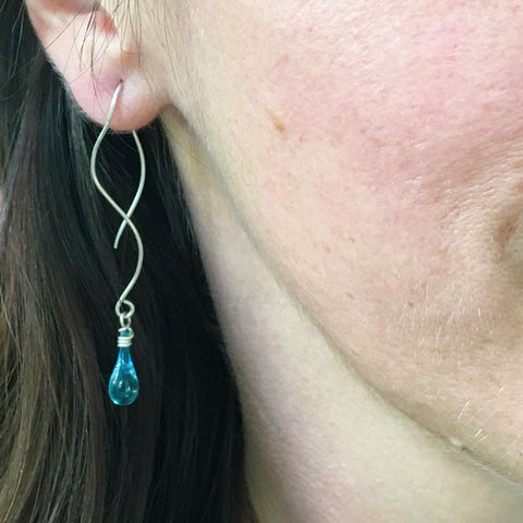 These squiggly earrings create an optical illusion