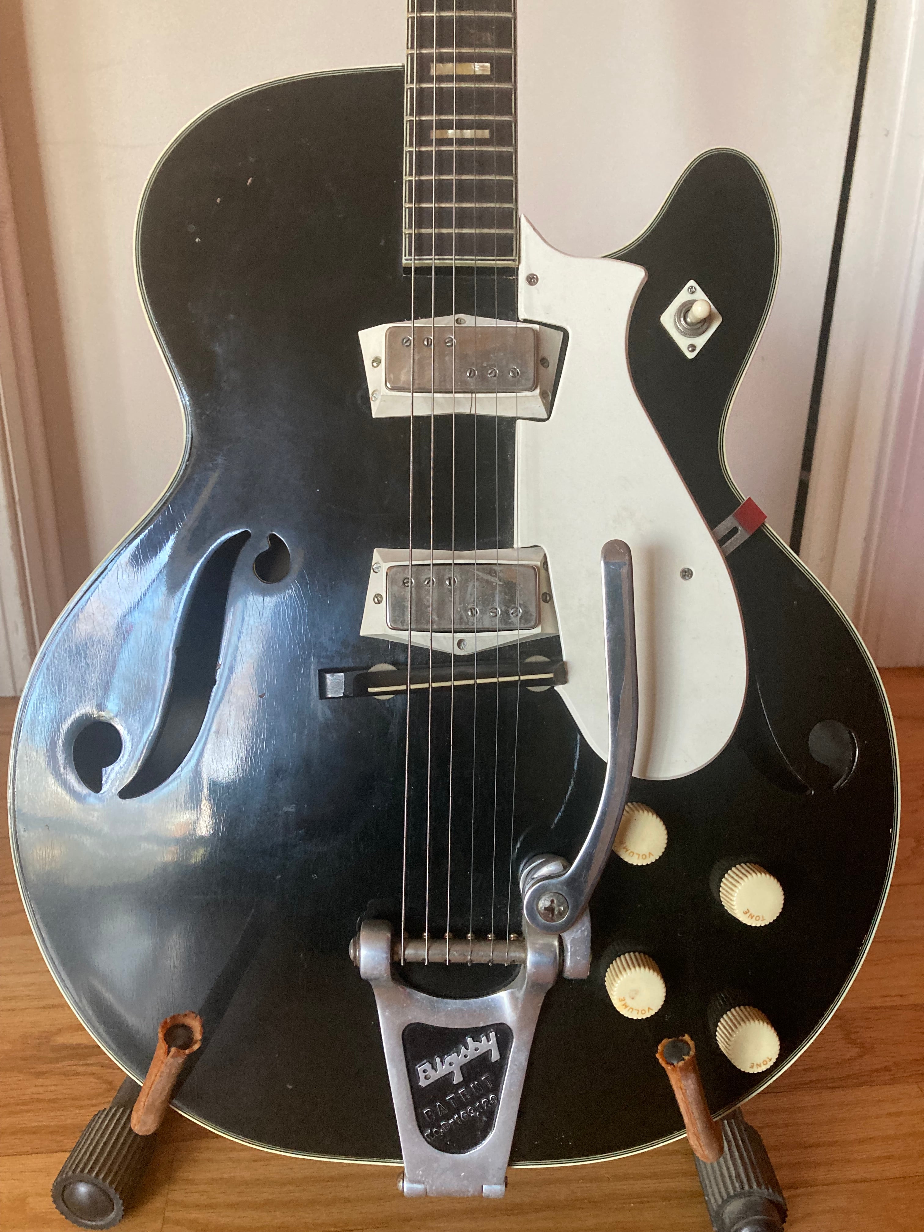 forstørrelse gennembore licens Mid 1960s Silvertone 1446 Chris Isaak model – Guitar Gavel