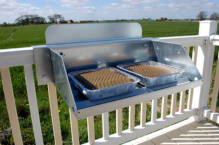hook'n'cook barbecue with 2 regular disposable trays