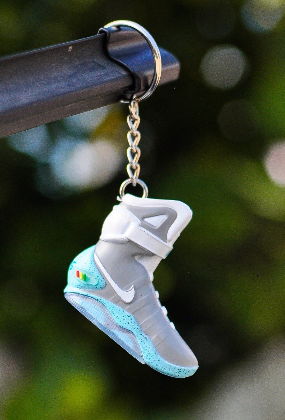 Adoración tema Barricada 3D Sneaker Keychain Air Mag – Kicks Machine