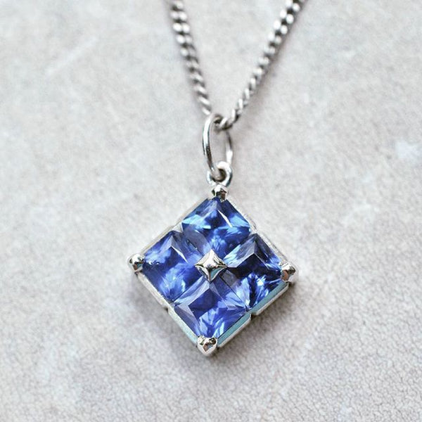 Blue sapphire pendant