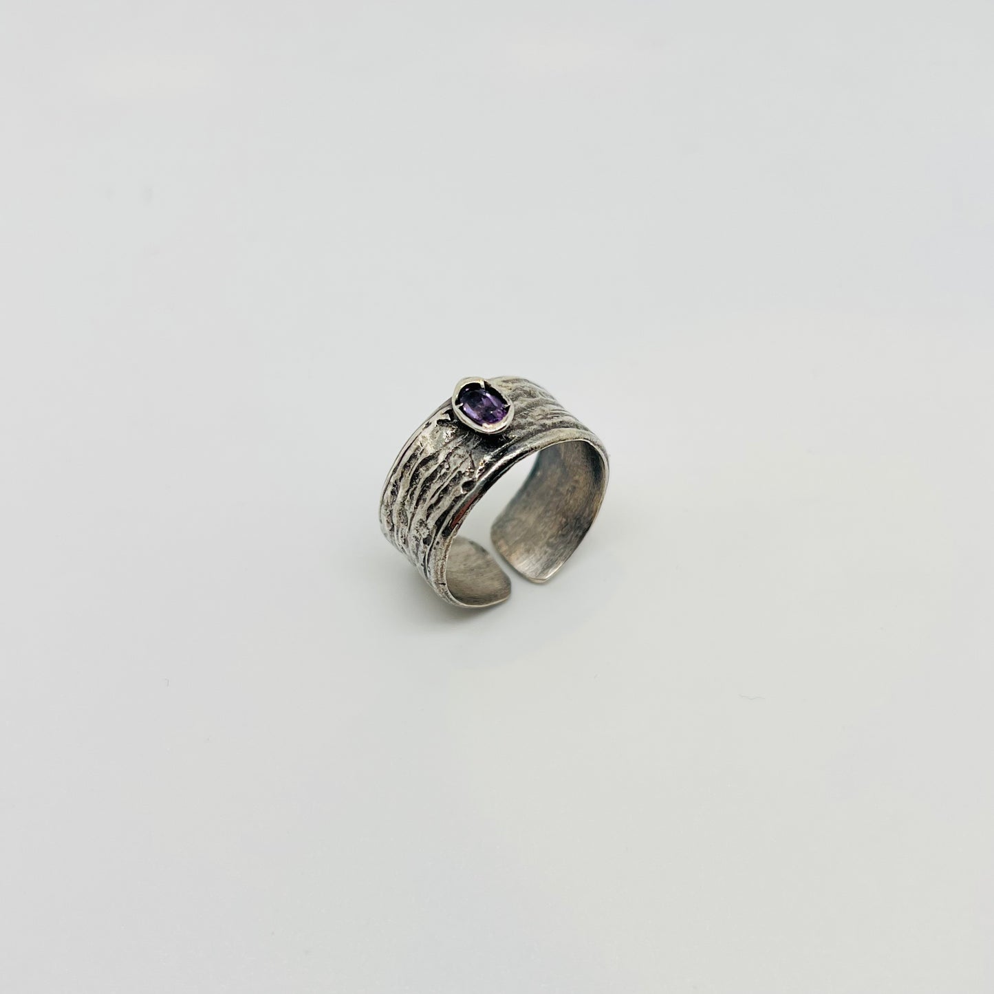 Anello argento fascia brunita con Pietra Viola