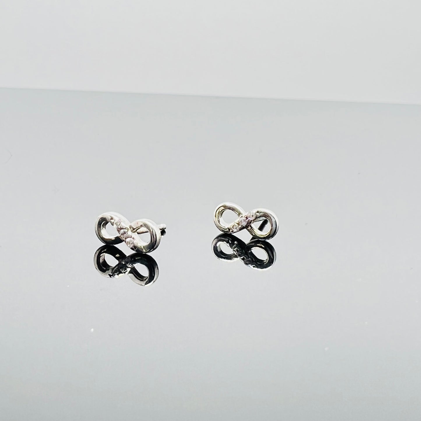 Orecchini lobo infinito zirconati