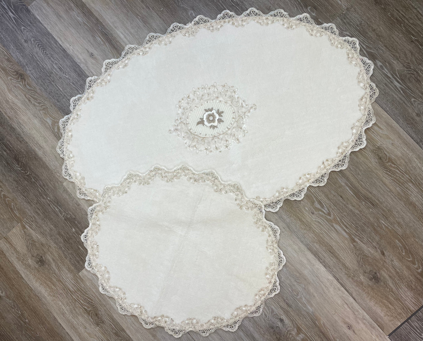 Tapis de bain 2 pièces détails en dentelle Ovale