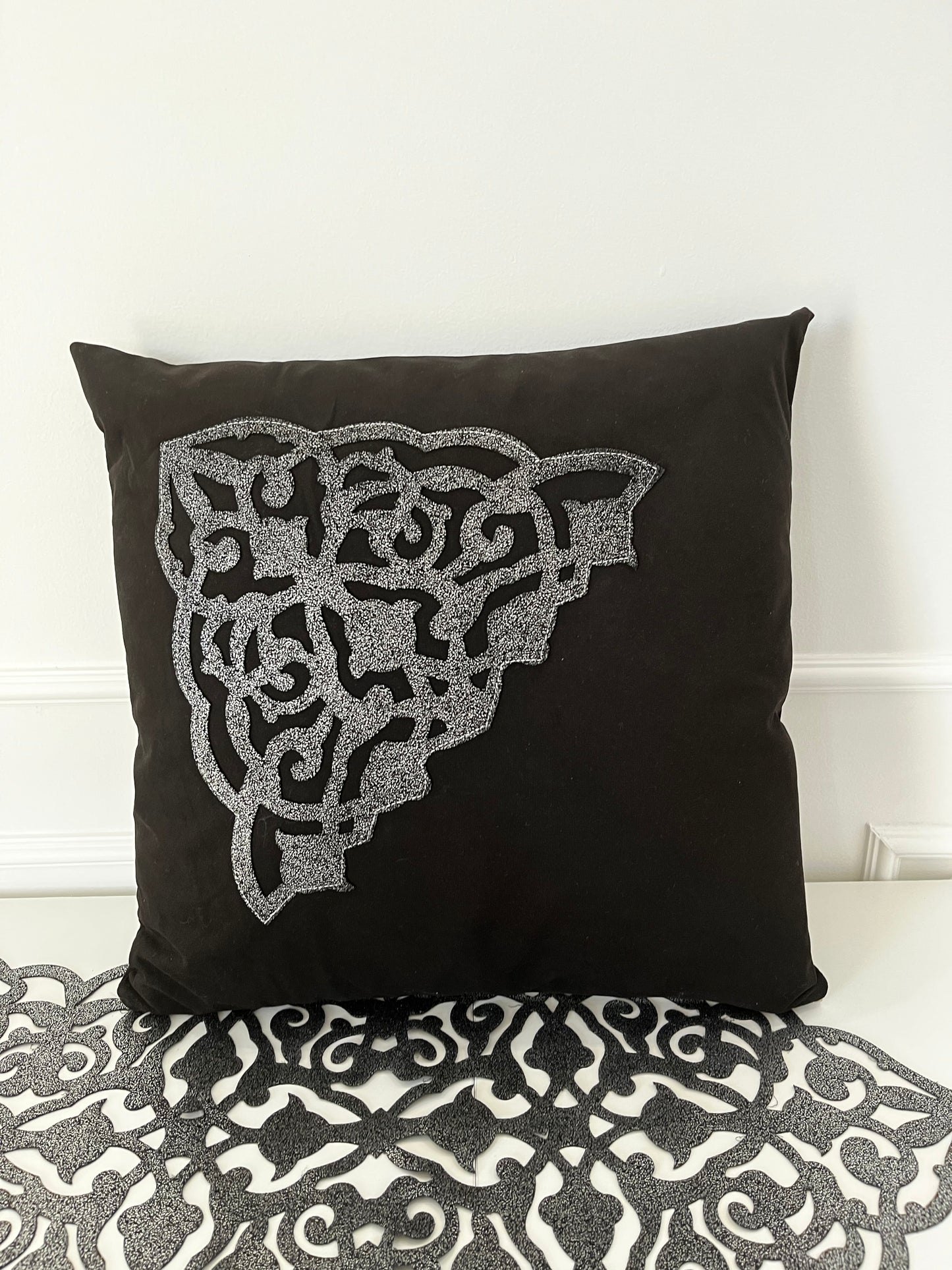 Housse de coussin aux motif oriental pailleté