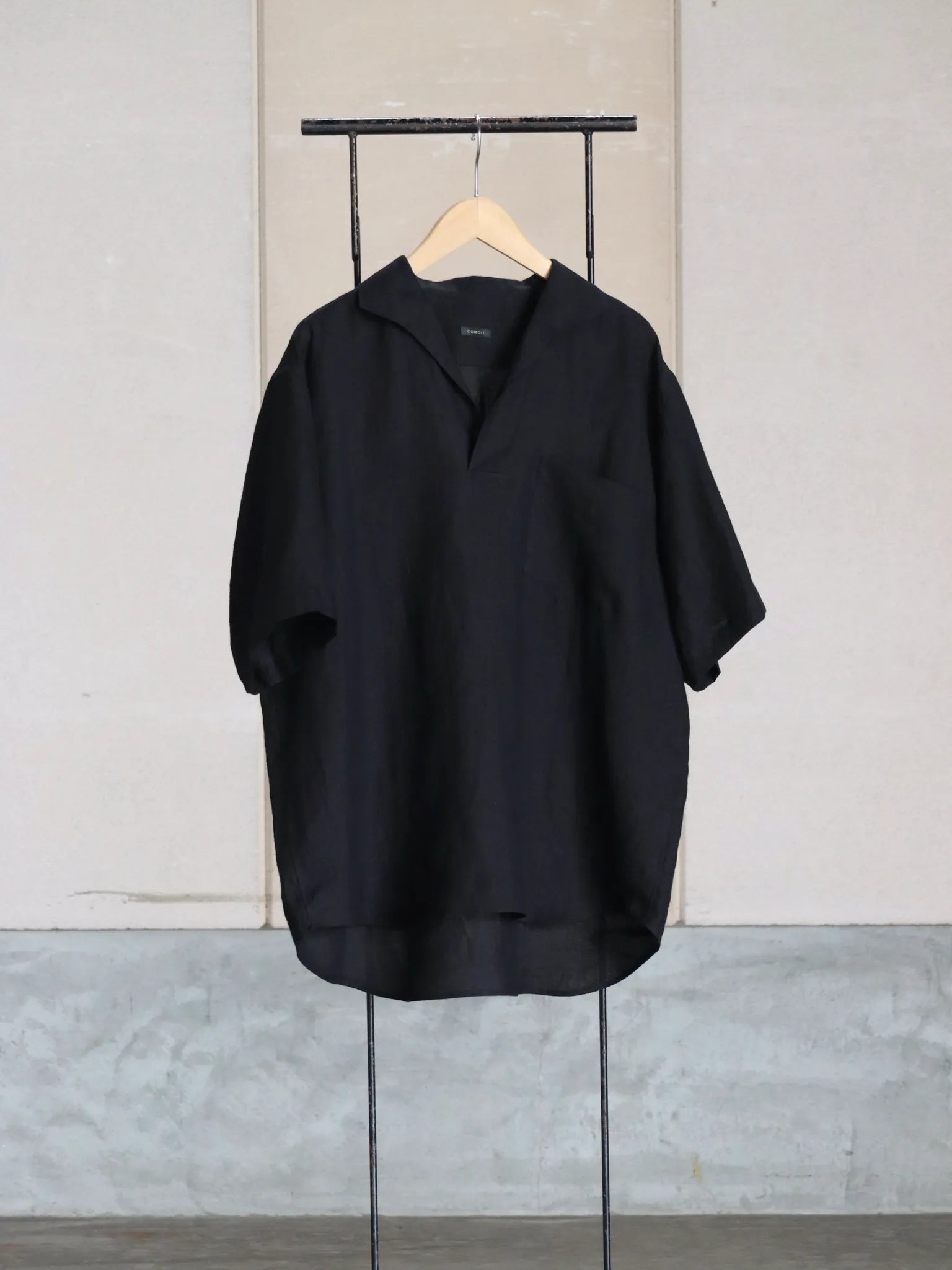 新品 COMOLI かナパ スキパ 半袖シャツ BLACK 1サイズ-