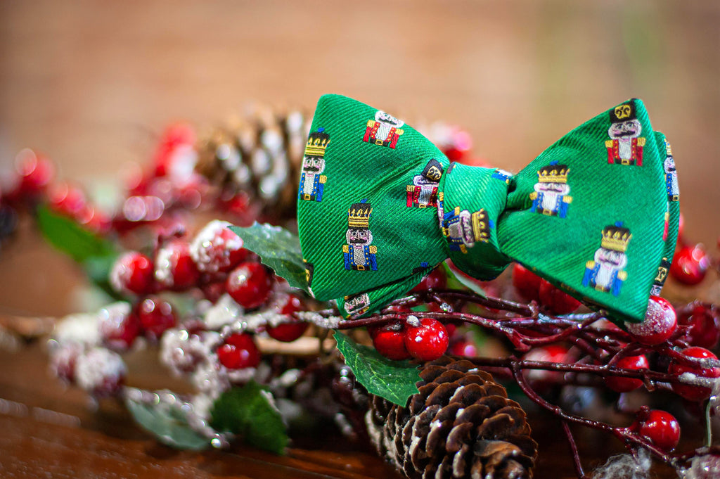 Holiday bow tie