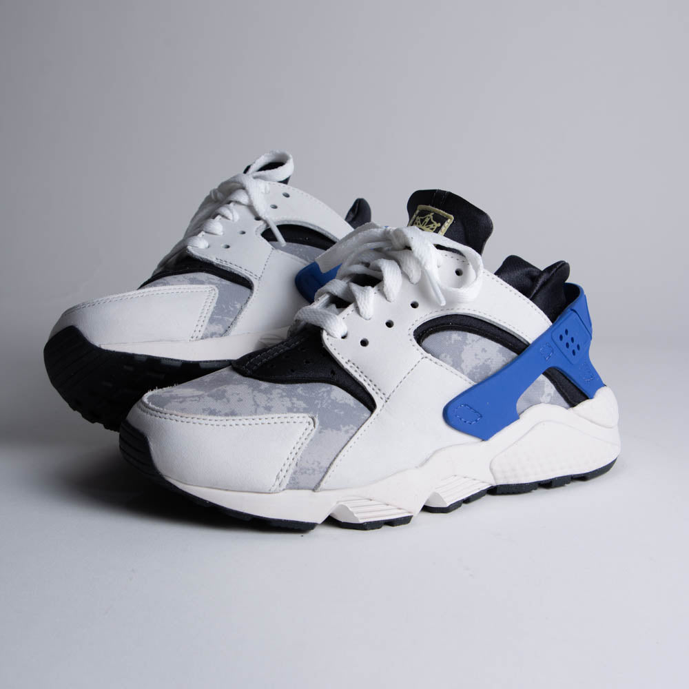 nike huaraches blue and white