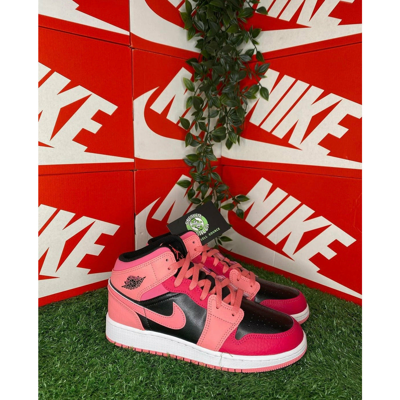 nike air jordan 1 mid coral chalk