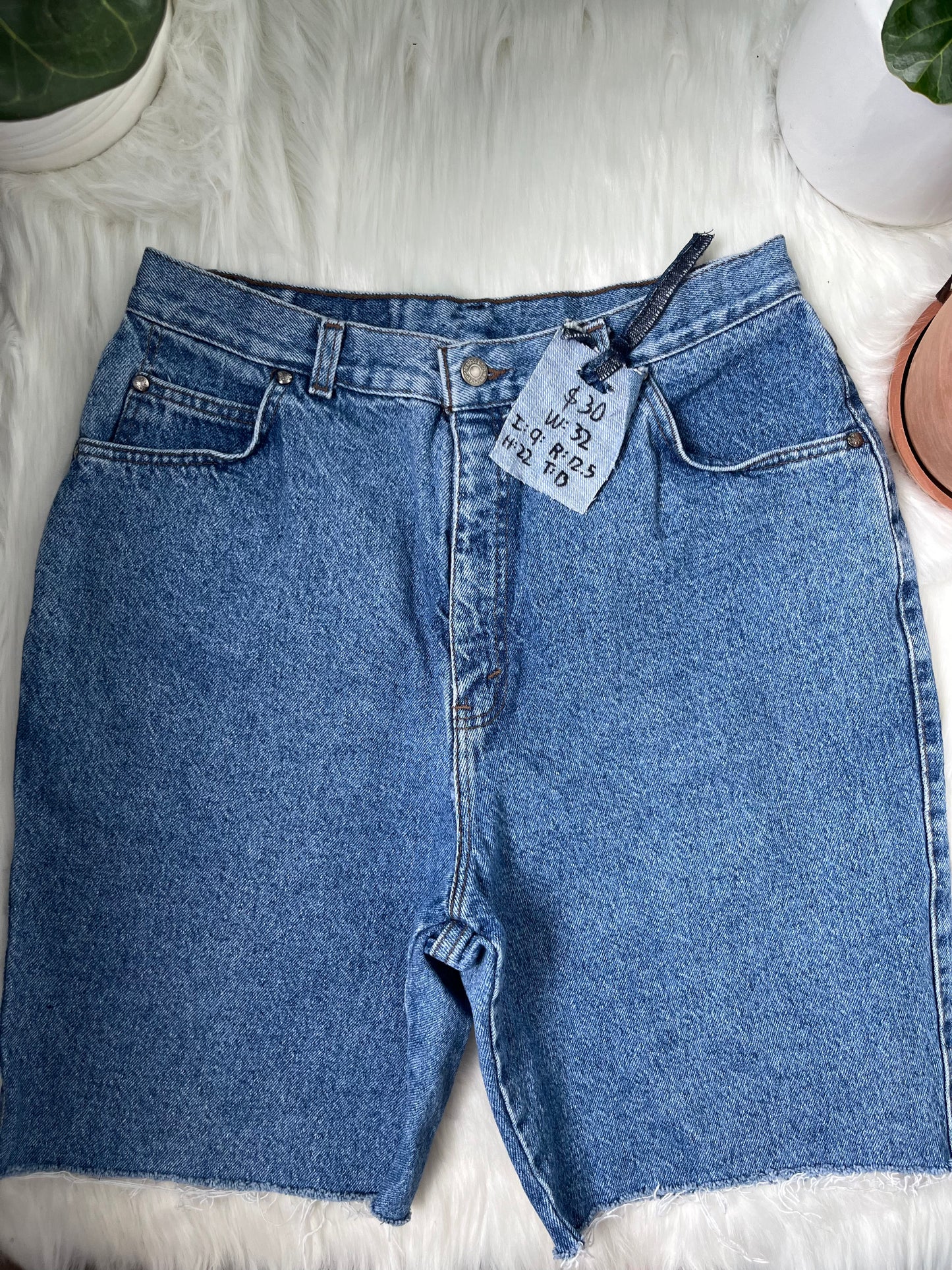Original Levi’s 8 Inch Inseam | Waist 32