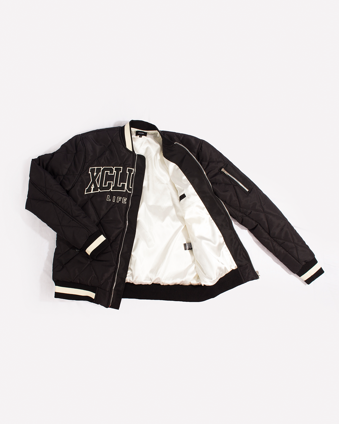 CHAQUETA BOMBER VARSITY NEGRA XCLUSIV – Xclusiv