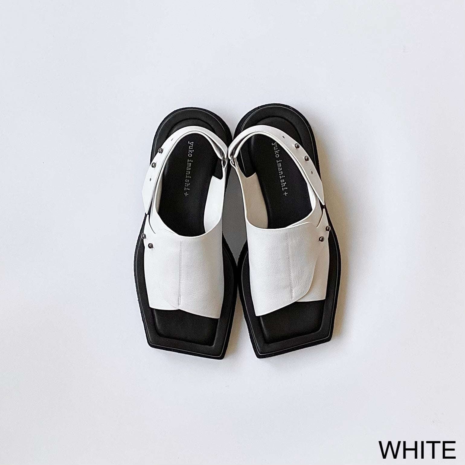 WHITE / 35 (22.2cm)