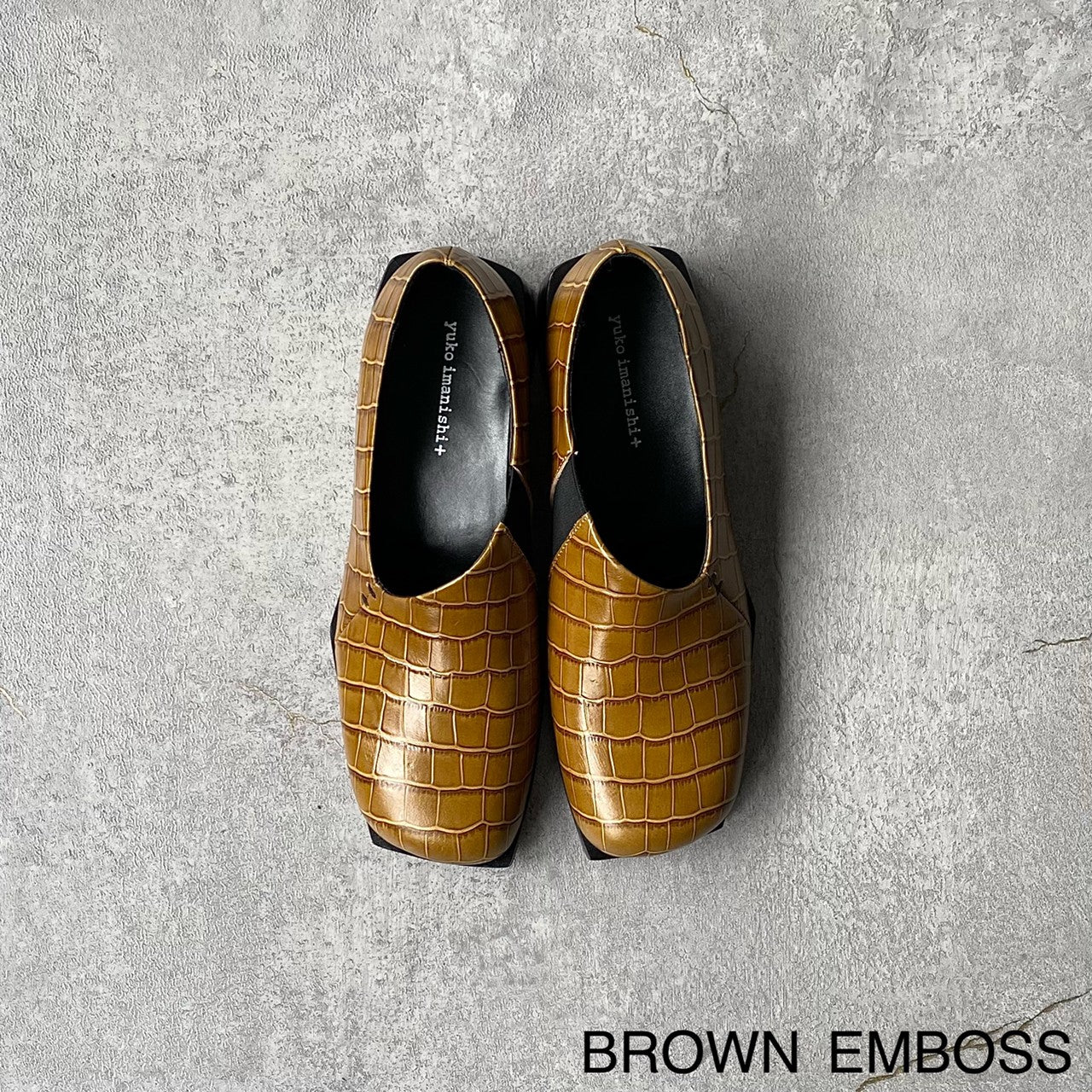 BROWN EMBOSS / 35 (22.2cm)