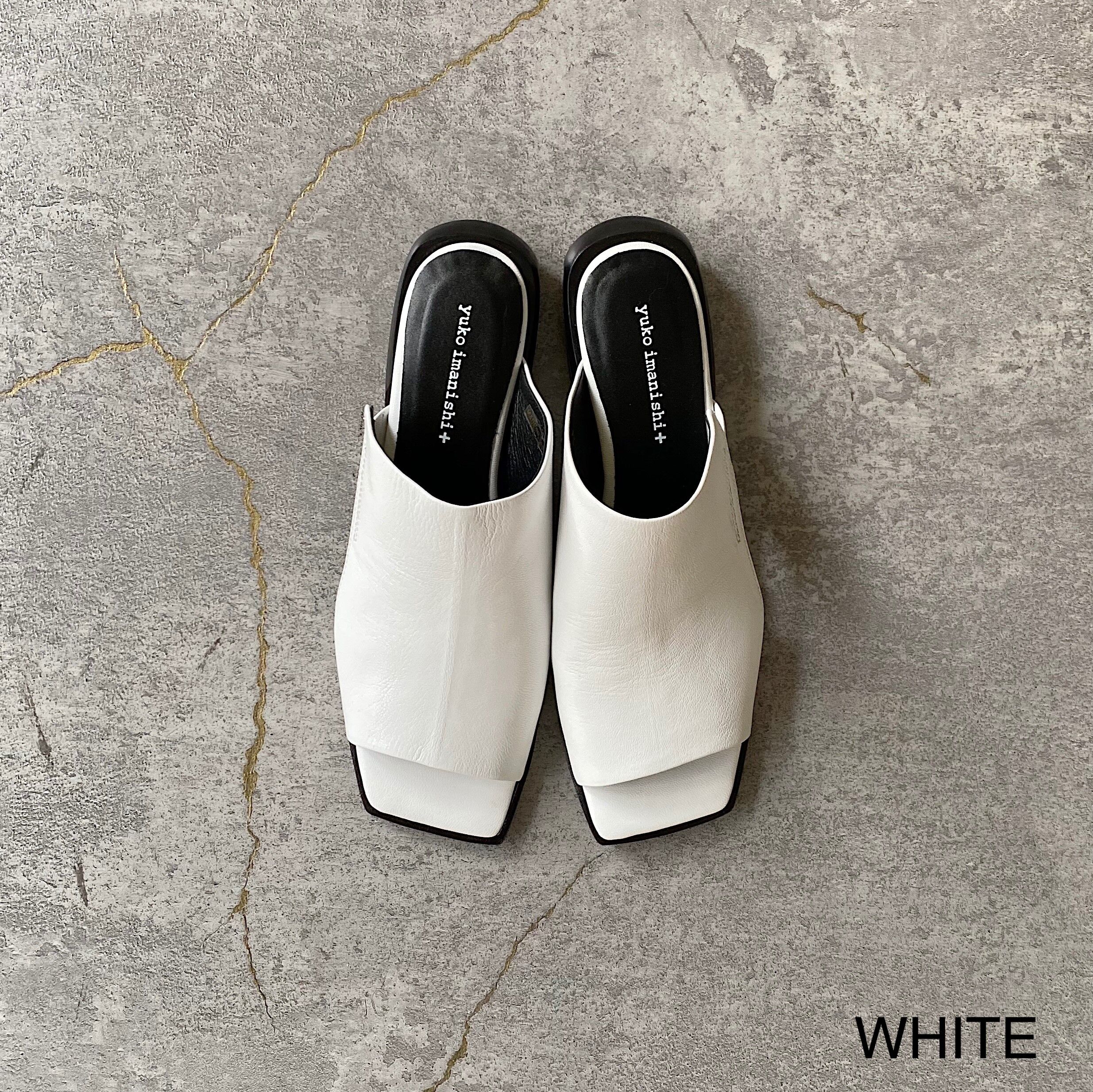 WHITE / 35 (22.2cm)
