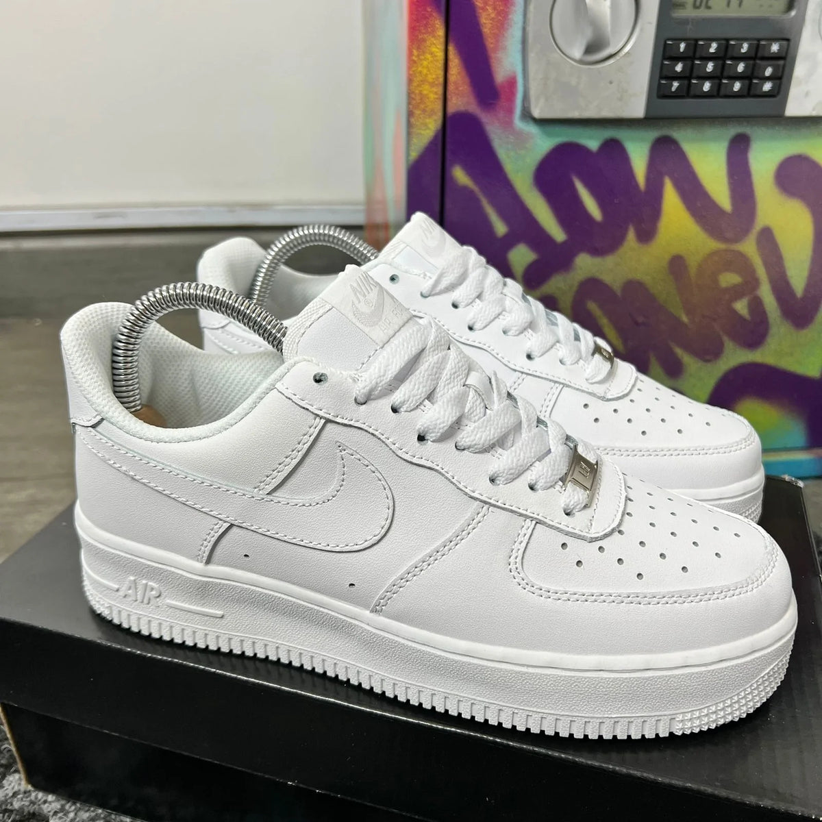 Adaptación Regan Oferta Nike Air Force 1 Triple White – More clothing Store